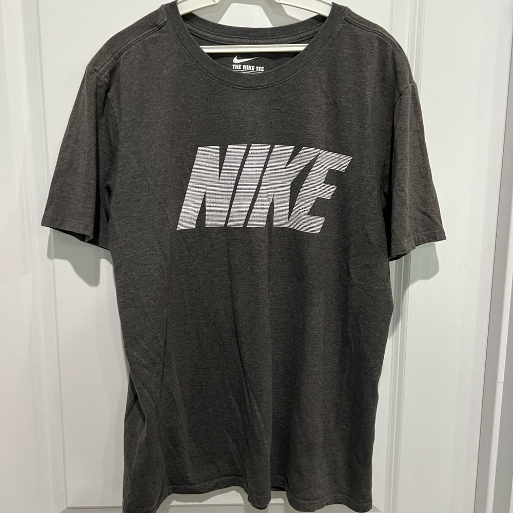 The Nike Tee, Athletic Cut, Sz M